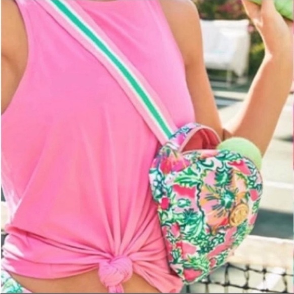 Lilly Pulitzer belt bag - Picture 6 of 8